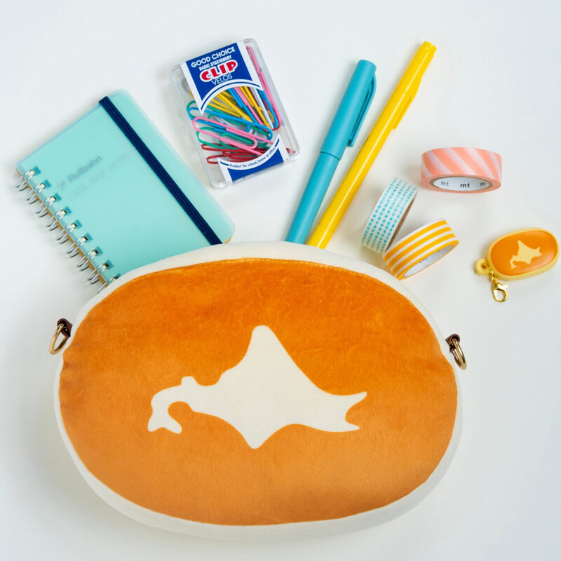 北海道チーズ蒸しケーキ ほんものみたいなふわふわポーチBOOK