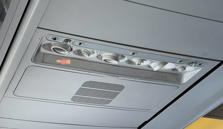 飛行機 シート電源USB