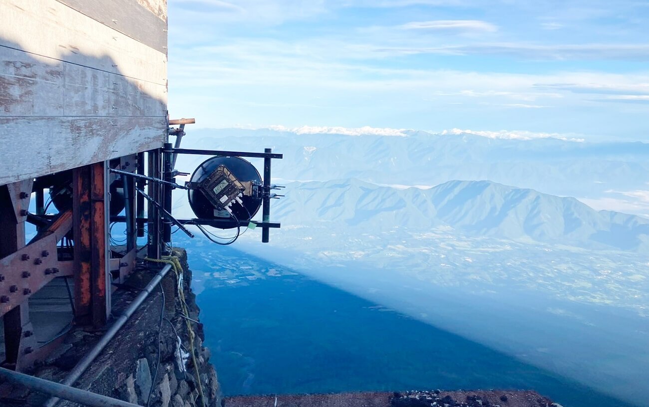 楽天モバイルが2024年も富士山の山頂に基地局を設置。一部で5G通信が利用可能に