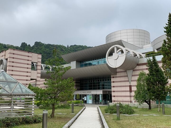 神奈川県立生命の星・地球博物館駐車場