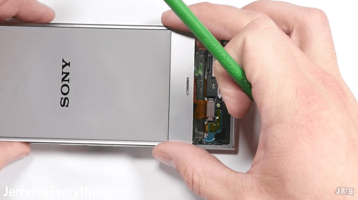 動画 Xperia Xzのバッテリー蓋を開ける方法 バッテリー交換 ディスプレイ交換を紹介している動画 使い方 方法まとめサイト Usedoor
